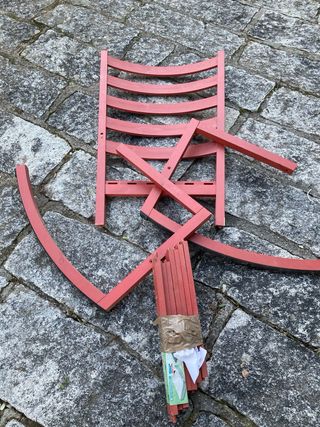 Mecedora Ikea Madera Roja desmontada