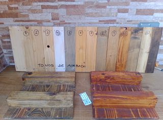Soporte de madera para casco y llaves
