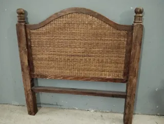 Cabecero de ratán y madera