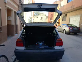 Coche blanco 3 puertas