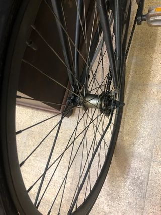 Bicicleta negra vintage ciudad – muy cuidada