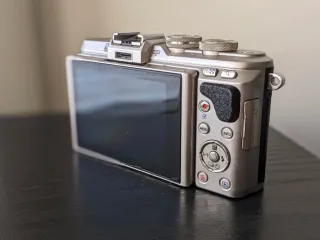 Olympus Pen E-PL8, dos baterías, flash 6.000 fotos