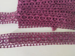 Entredos de encaje color buganvilla