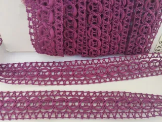 Entredos de encaje color buganvilla