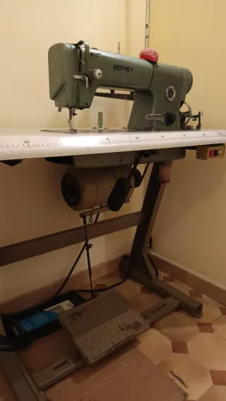 Máquina de coser Refrey mod. 920