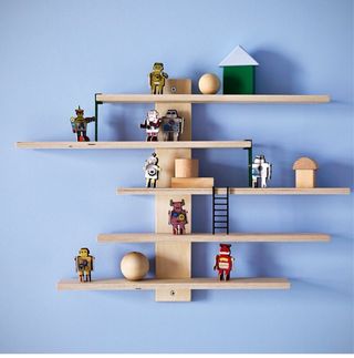 Estantería de madera escalonada