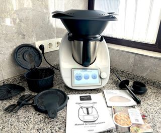 Thermomix TM6 + accesorios extra  Varoma completo