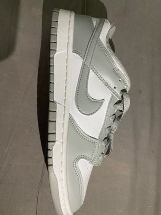 Nike Dunk Low Gris y Blanco