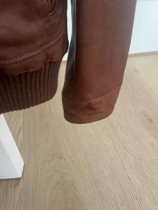 Chaqueta de piel marrón hombre