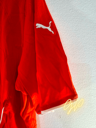 T-shirt Puma rossa con dettagli bianchi – Taglia M