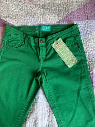 Pantalones vaqueros verdes