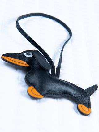 Colgante Llavero Perro Salchicha Negro Naranja