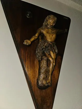 Relieve religioso en madera firmado Art Dogu’e