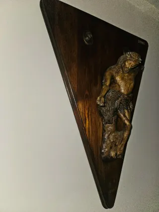 Relieve religioso en madera firmado Art Dogu’e