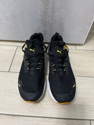 Scarpe Puma nere e gialle