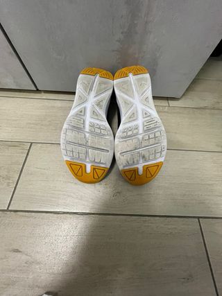 Scarpe Puma nere e gialle