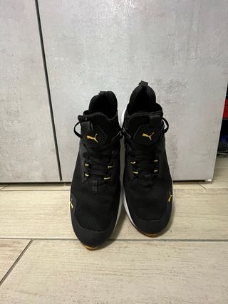 Scarpe Puma nere e gialle