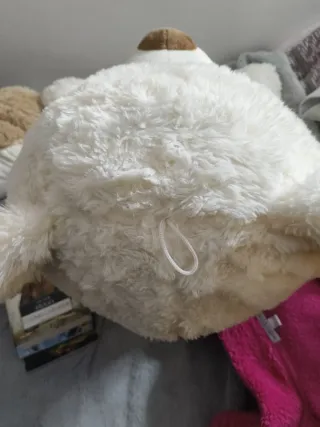 Orso bianco con fiocco rosso