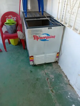 Arcón congelador funciona pero le falta gas