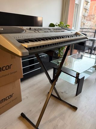 Teclado Casio LK-70S con Soporte y Funda