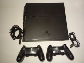 PS4 (Playstation 4) Negra con 2 mandos