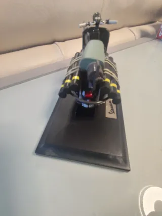 Miniatura Vespa TAP 1956 Maisto