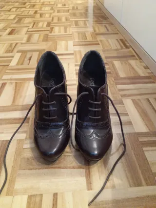 Zapatos de tacón marrones