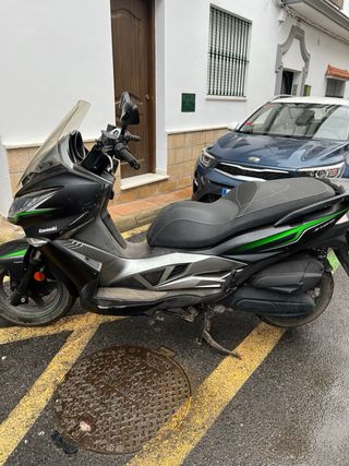 Kawasaki J125 Maxi Scooter Negra y Verde