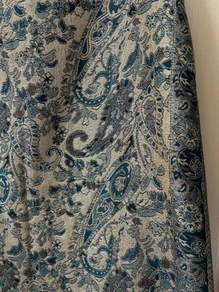 Tessuto fantasia paisley blu e oro