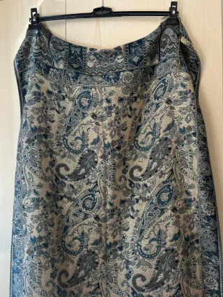 Tessuto fantasia paisley blu e oro