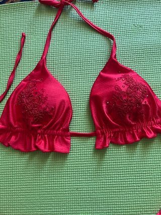 Bikini rosso con perline