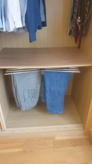Colgador extraíble para pantalones