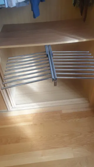 Colgador extraíble para pantalones