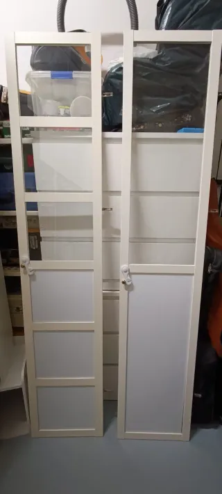 2 Vitrinas Billy Blancas con puertas de cristal