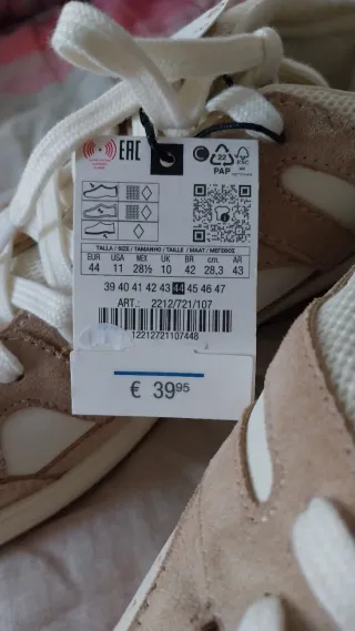 Deportivas Beige y Blancas Talla 44