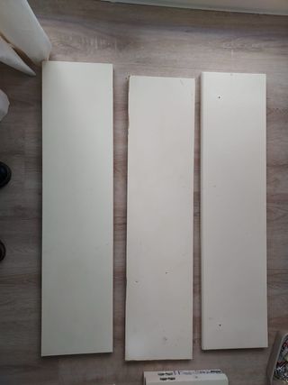 3 Baldas de madera color blancas