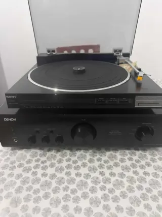 Giradischi Sony PS-LX50 e amplificatore Denon