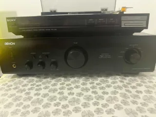 Giradischi Sony PS-LX50 e amplificatore Denon