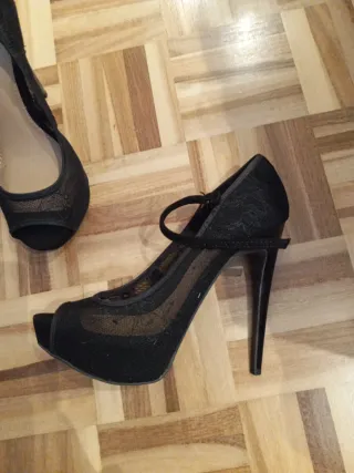 Zapatos de tacón Bershka negros