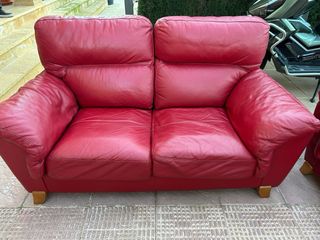 Sofá de piel flor rojo cereza