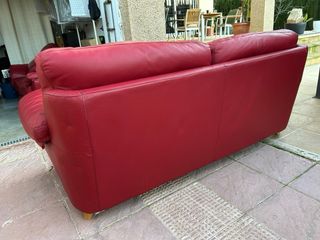 Sofá de piel flor rojo cereza