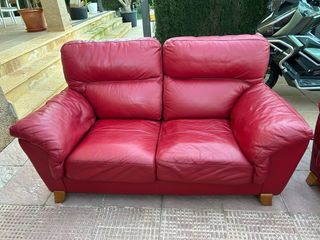 Sofá de piel flor rojo cereza