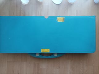 Mesa de camping con asientos