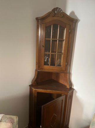 armadio angolare in legno