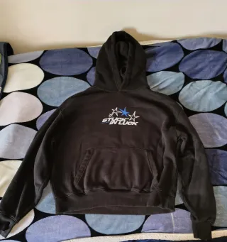 Felpa nera con stampa stelle