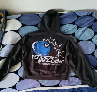 Felpa nera con stampa stelle