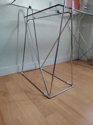 Escritorio de cristal y metal