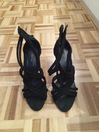Zapatos de tacón Zara negros