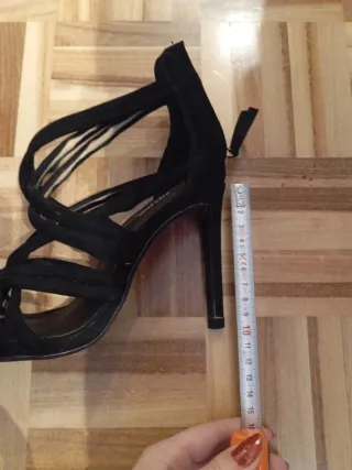 Zapatos de tacón Zara negros