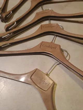 Lotto 10 Grucce Conbipel effetto Legno